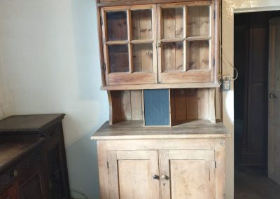 Tables & Cabinets