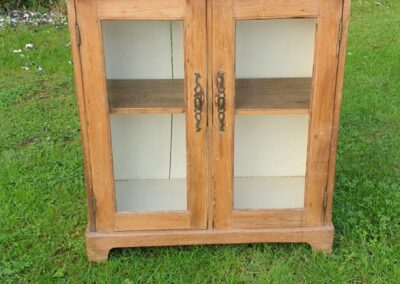 Tables & Cabinets